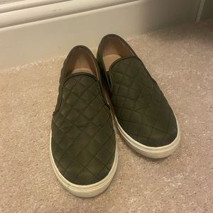 Steve Madden army green slip ons
